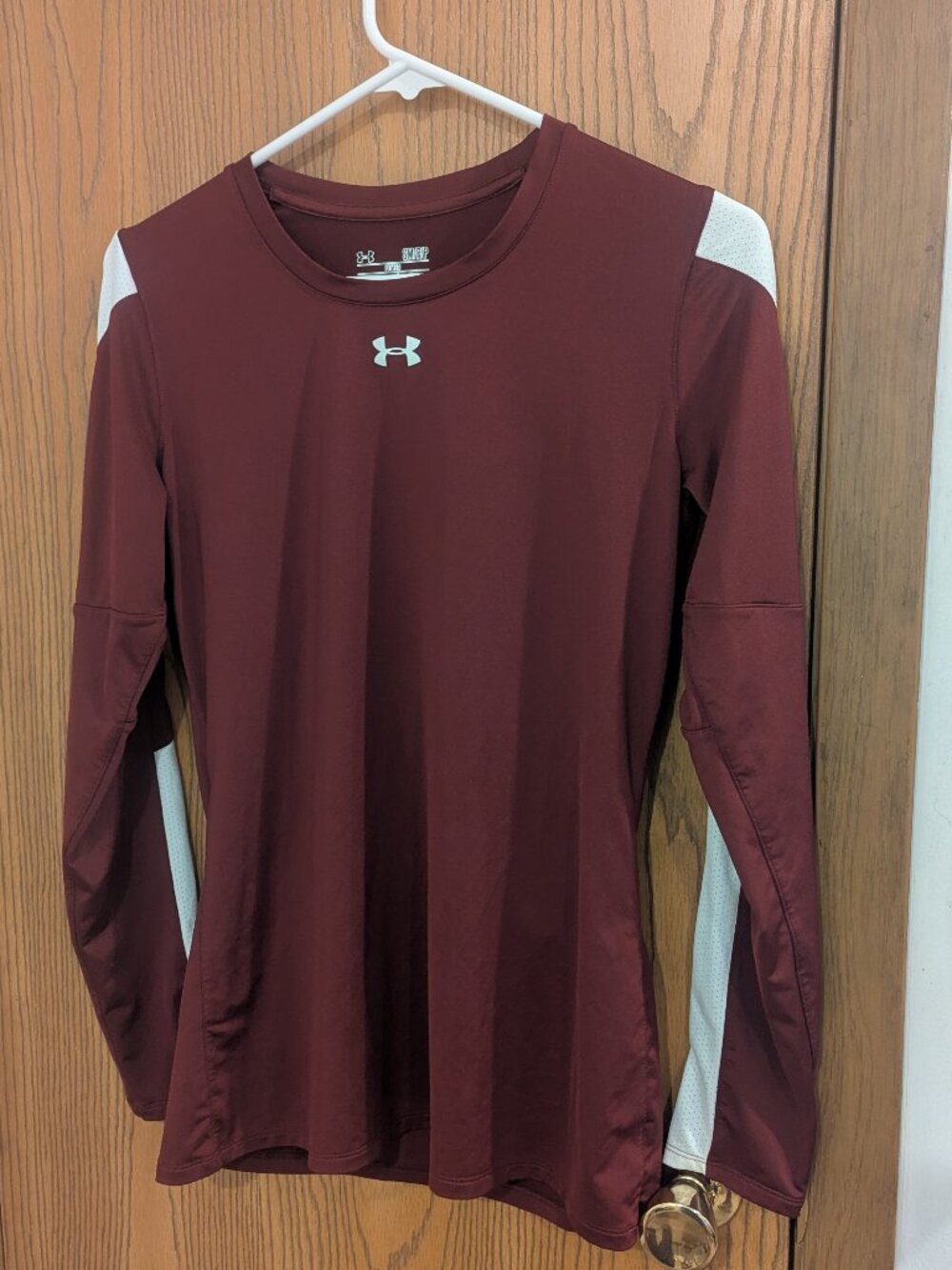 Under Armour Heat Gear Long Sleeve Men's Size Small Burgundy and White Shirt